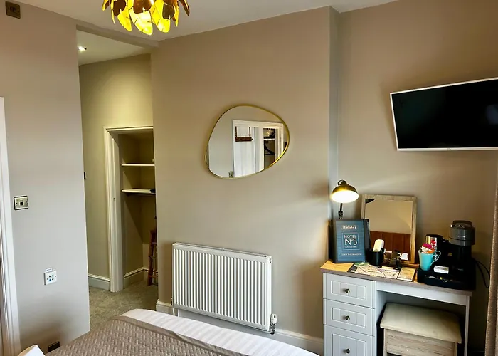 Hotel No5, Beachfront With Free Private Car Park