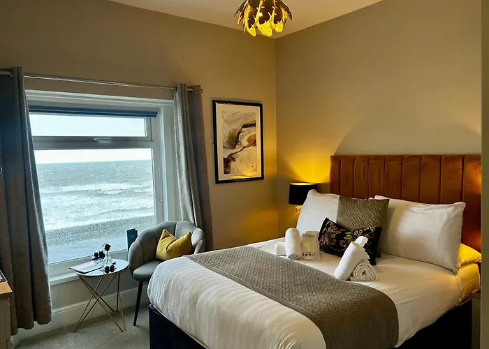 Hotel No5, Beachfront With Free Private Car Park